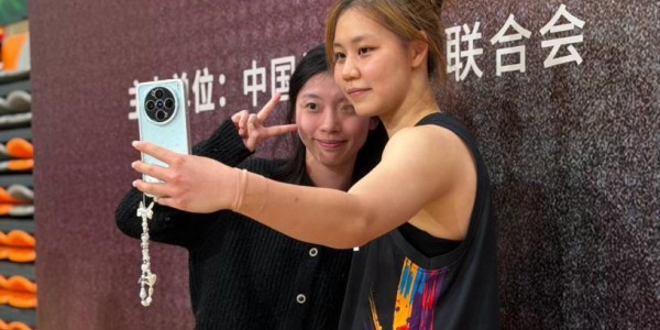 MK体育官方入口-轰30分+三分9中8！中国女篮19岁新星崛起：女版欧文闪耀大学联赛